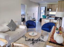 Private luxury 3 Bedroom Home, hotel v destinaci Gqeberha