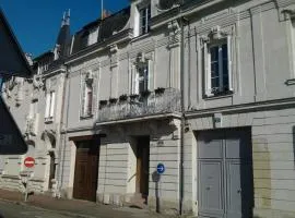 studio tout confort dans petit jardin calme