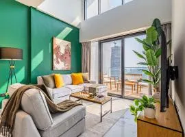 Duplex - 5 min walk from Cleveland, ADGM & Galleria Mall - 3BDR - Maryah Island & ADGM - Huge Balcony - Full Canal & City Views - Perfect for Families & Groups