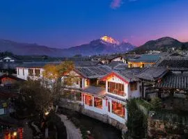 Lijiang MuYa Chinese Courtyard Hotel with Water View