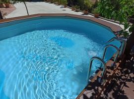 Casas Cueva con piscina y barbacoa – hotel w mieście Fontanar