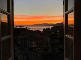 Sea-view apartment with balcony & free private parking, Camogli