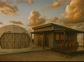 glamping base YOLO, camping de luxo em Nakijin