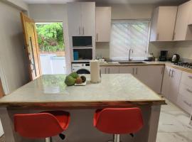 Destiny Suites, hotel v destinaci Dame de Traversay