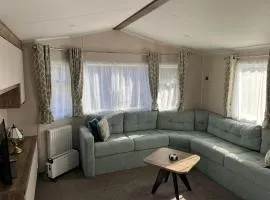 Wiseman Bridge Caravan Retreat- Minutes to Beach