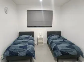 Twin Room in Modern and Spacious House - NR1