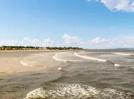 River views 5 mins from beach