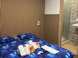 Independent INT-E Room with Bathroom and Break Corner