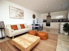 Rustic Elegant Retreat Opposite Stadium