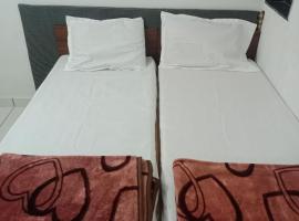 Keshav homstey femeli room, hotel din Dwarka