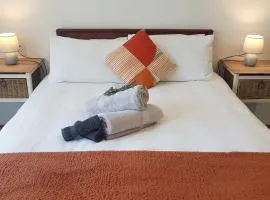 Montagu Meander is a cozy flat for work and play with Wi-Fi and secure parking