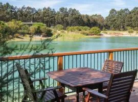 Wirraway Luxury Chalet | Lake Views | Private Gardens