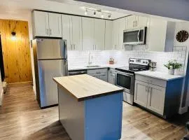 Updated 2 Bed 2 Bath Ski In Ski Out with King Beds, Hot Tub, Private Balcony