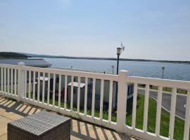 The Seaflower - With Lake Views، فندق في ميلوم