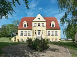 Wohnung Im Zweiten Obergeschoss Des Gutshauses