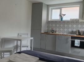 Lovely Cosy Studio with Garden and Parking, hotel di Woodford Halse