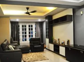 GRAYHAUS BU4 5BR House - Bandar Utama, near 1 Utama - Stay Only NO EVENTS