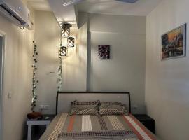 Nivaas Cozy 1BHK Stay near Airport Road, hotel in Zirakpur