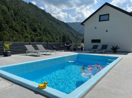 Viesnīca HOLIDAY HOUSE - River Bača pilsētā Mosta pie Soči