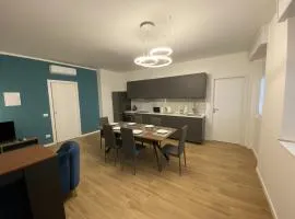 INTERO APPARTAMENTO 3 CAMERE - 3 BAGNI - Cantù - COMO- PT