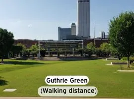 2BR Near BOK Center - Gym, Lounge, Pet OK