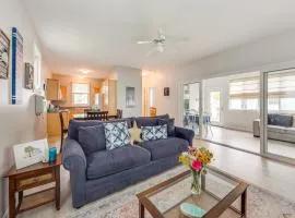 1 Mi to Moody Beach Cottage with Pool Access!