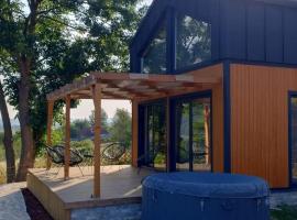 Varadeo Hill Resort, hotel en Şuncuiuş