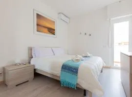 Villa 27 seconds away from the beach with private parking