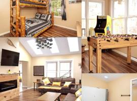 Bear Cabin-3 BR 2 Bath with Indoor Hot tub-one level-Pool Pass-Pet welcome, chalet di McGaheysville