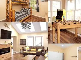 Bear Cabin-3 BR 2 Bath with Indoor Hot tub-one level-Pool Pass-Pet welcome