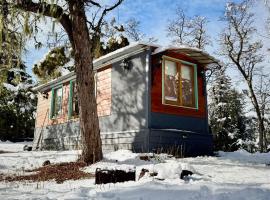 Casa Calvé tiny house en el bosque Vista a la montaña temporada Chapelco, hotel v destinaci San Martín de los Andes