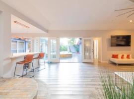 2100 SQFT Houston Long Term Luxury Pool Spa Resort, Hotel in Houston