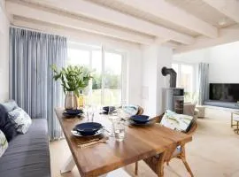 Villa am See für bis zu 6 Personen mit Kaminofen, Badewanne und Sauna - Haustiere herzlich willkommen, direkt am Wasser gelegen