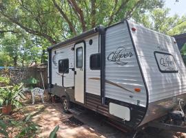 Tiny Trailer happy hole in the wall, glamping em Orlando