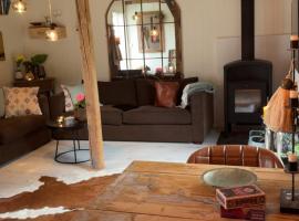 Gjestehus i Hurdal uten innlagt vann Delt bad，位于Hurdal的山林小屋