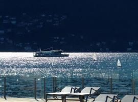 Contemporary Lake Maggiore apartment rental、マッカーニョ・スペリオーレのホテル