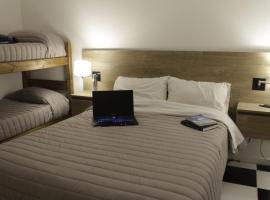 Hotel Low Cost Bahía, hotell sihtkohas Bahía Blanca
