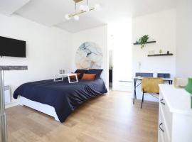 Studio calme avec extérieur et entrée autonome, ξενοδοχείο σε Saint-Sebastien-sur-Loire