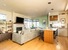 Modern 3BR - Walk to Alberta Eats & Coffee