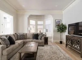 Alphabet District - 2BR Retreat - Prime Locale