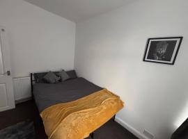 Maze Rentals, Hotel in Fallings Park