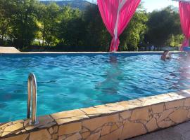 Bieszczadzkie Wspomnienie Lawendowy Dwór, hotel v destinaci Paszowa