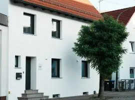 Ferienhaus Zentral, nahe Legoland und Stadtmitte, Flussblick - Perfekt für Familien, Geschäftstreffen, Monteure und mehr!