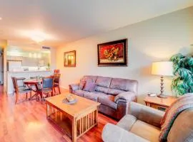 Walk to Lake Chelan Condo with Pool Access