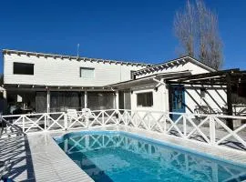 Casa luminosa con pileta y estilo mediterráneo en Costa Esmeralda