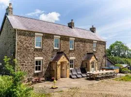 Spacious Farmhouse Retreat with Hot Tub, sleeps 12