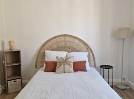 COS'ALES - Beaux T3 avec grande terrasse centre Alès, hotel in Alès