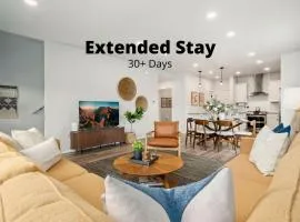 Mosaic Modern - Dog Friendly, Pool and King Suite