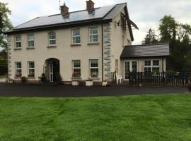 Fermanagh lakeside Self Catering, hotel with hot tubs in Corranny