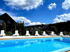 Solny - Resort w Bieszczadach، فندق في تشيسنا